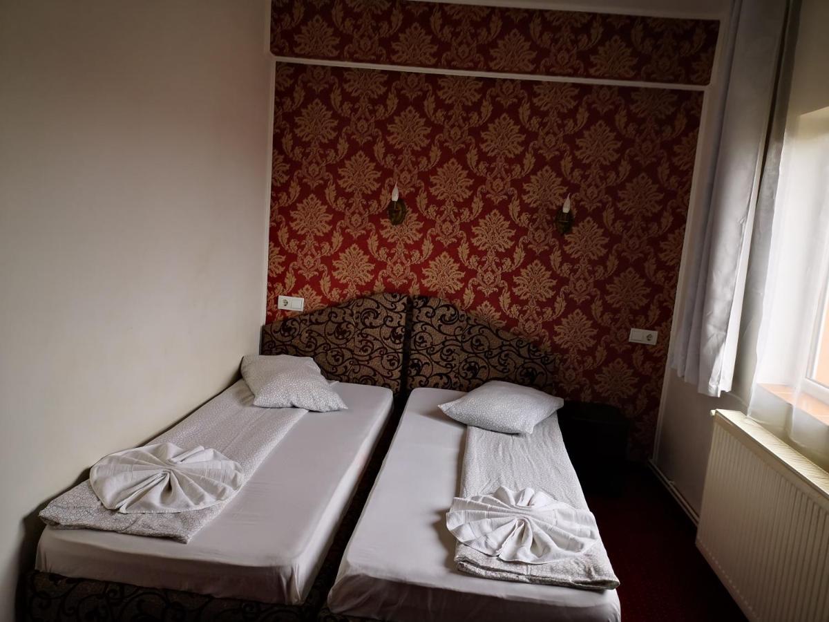 Golden Pension Târgu Jiu Zewnętrze zdjęcie
