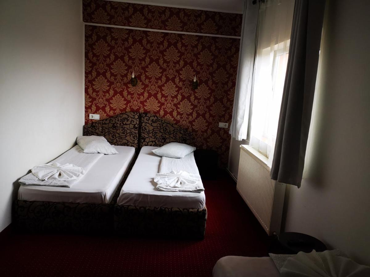 Golden Pension Târgu Jiu Zewnętrze zdjęcie