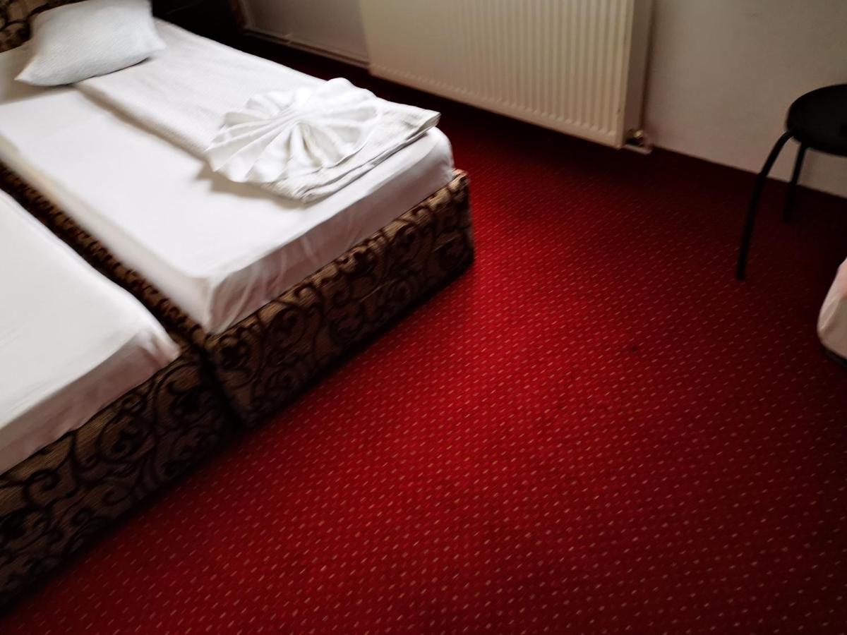 Golden Pension Târgu Jiu Zewnętrze zdjęcie